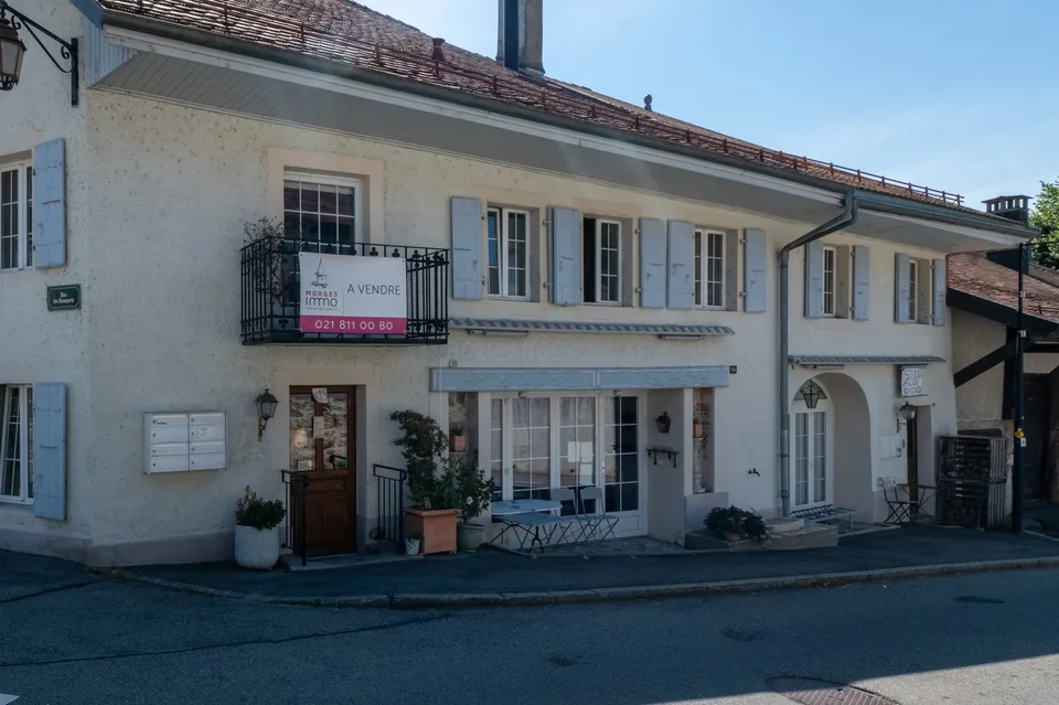 Immeuble mixte de rendement avec potentiel de développement