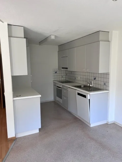 Bright 4.5-room ground-floor apartment with balcony seating!