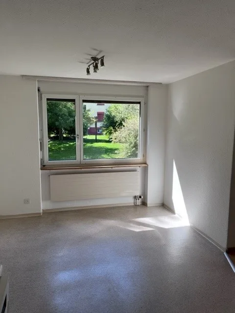 Bright 4.5-room ground-floor apartment with balcony seating!