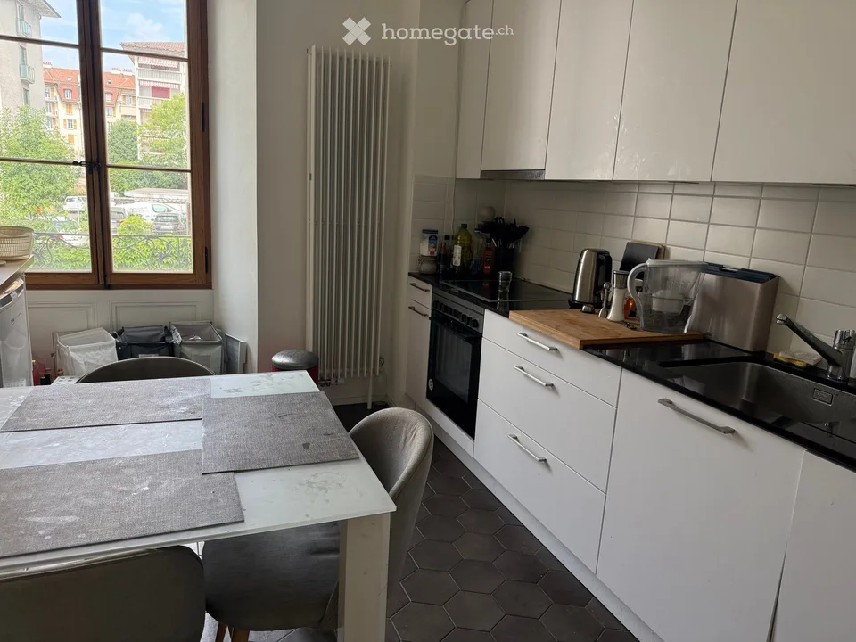 Geräumige 5.5-Zimmer-Wohnung mit Balkon & schöner Aussicht in Lausanne - Kostenlos ab 1. September
