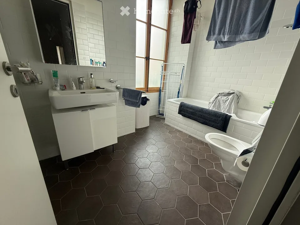 Geräumige 5.5-Zimmer-Wohnung mit Balkon & schöner Aussicht in Lausanne - Kostenlos ab 1. September