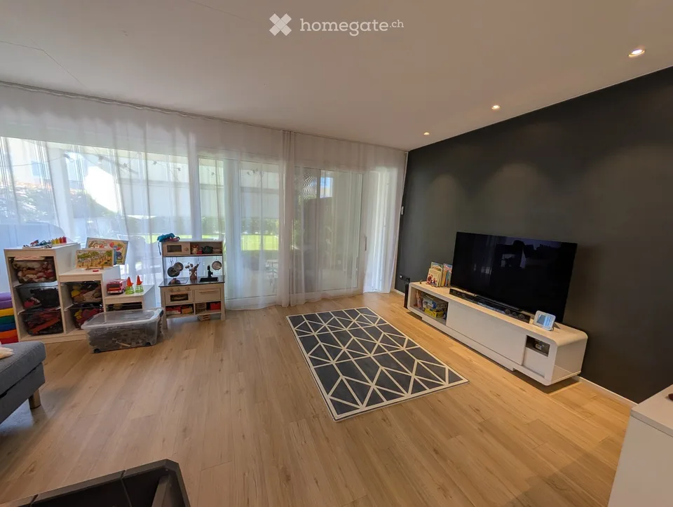 Casa a schiera moderna di 5,5 locali in un quartiere familiare