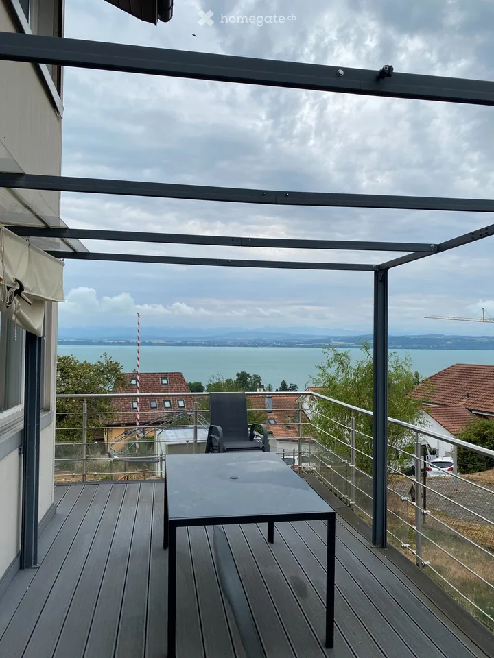 Appartement mit Blick auf den See und die Alpen