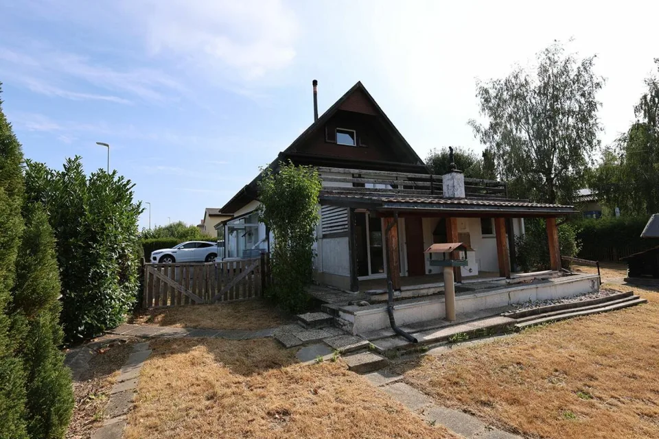 Vier-Zimmer-Haus mit 900 m2 Grundstück - Ideal für ein Paar