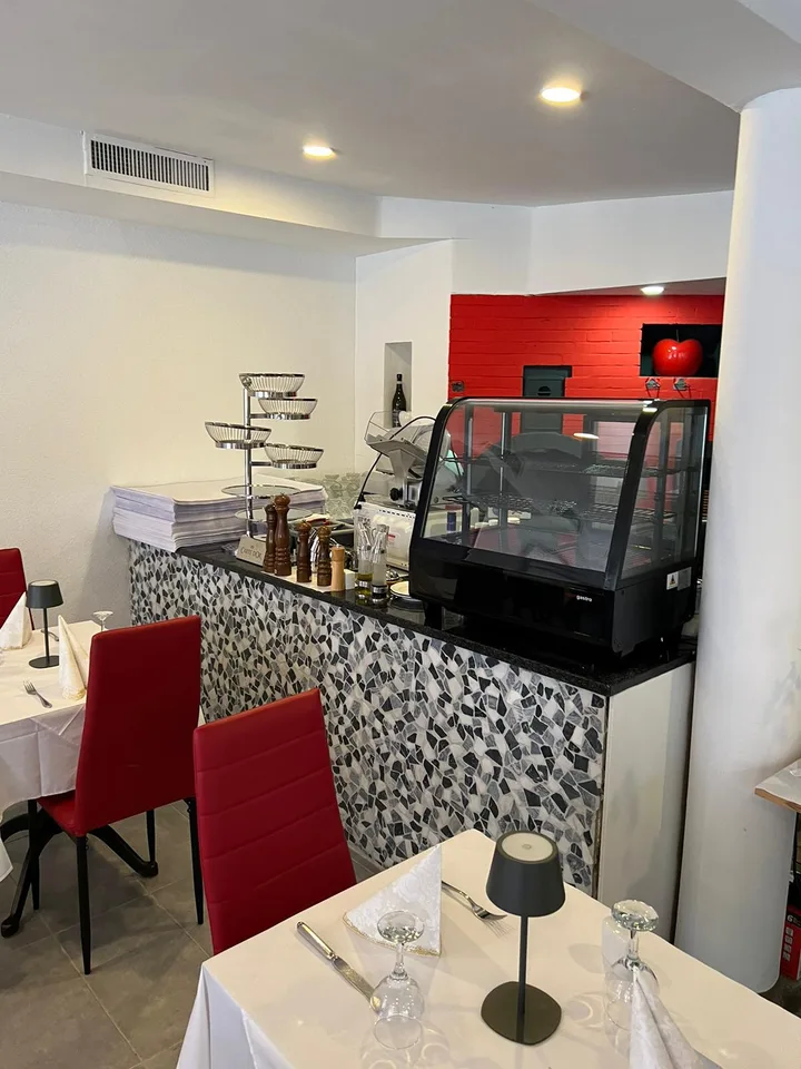 Restaurant mit grosser Gartenwirtschaft im Innenhof – Foto 14 von 15