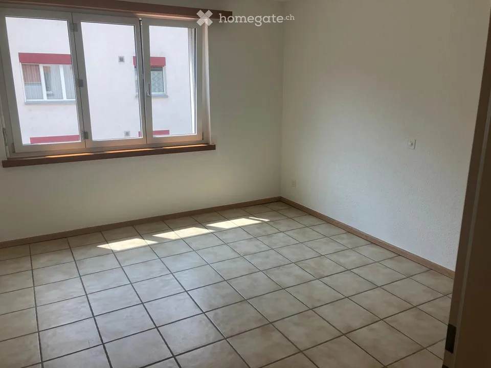 Appartamento luminoso 3.5 locali con balcone e garage a Würenlingen