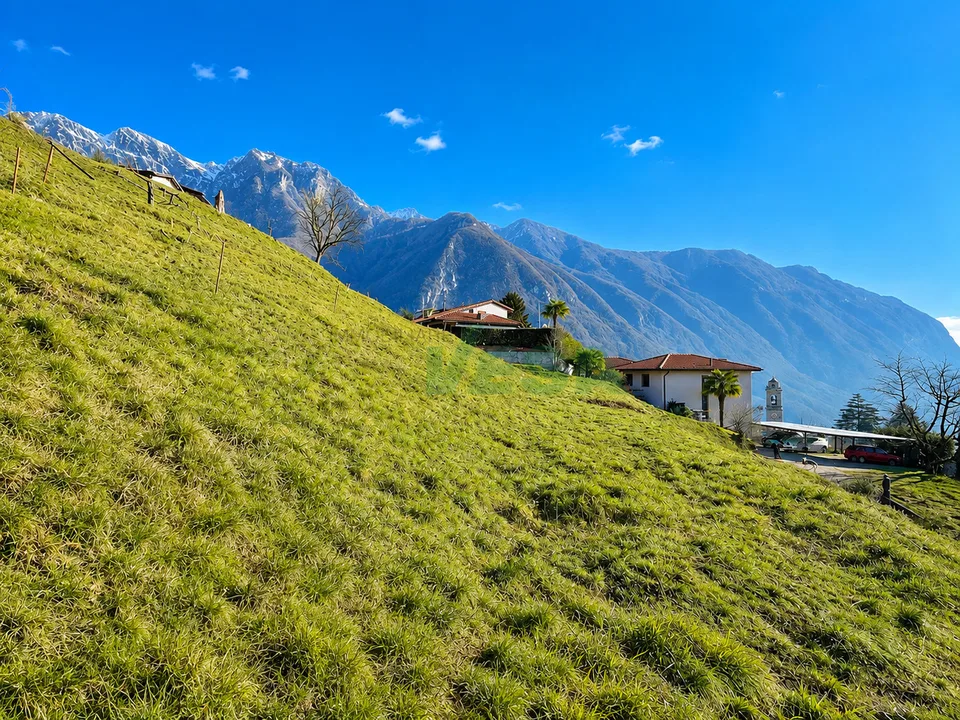 Bel terreno con vista panoramica