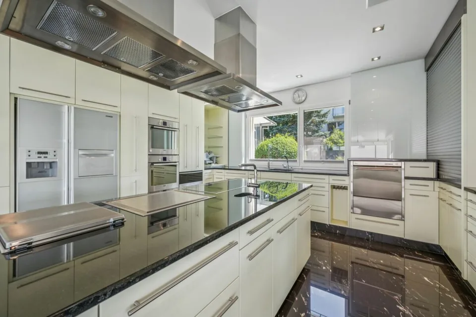 Architect's Villa with Indoor Pool & Lake View for Rent