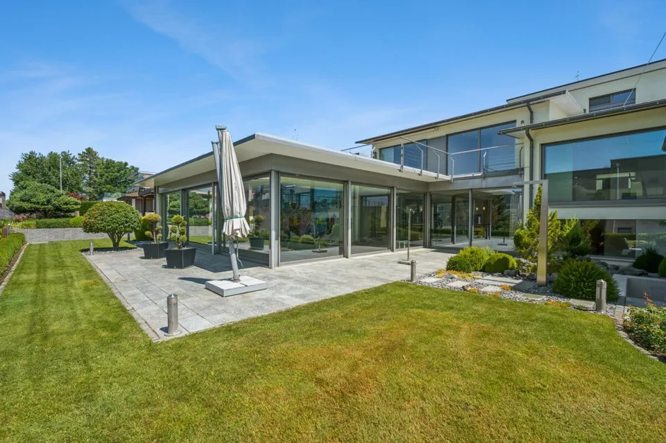 Architect's Villa with Indoor Pool & Lake View for Rent