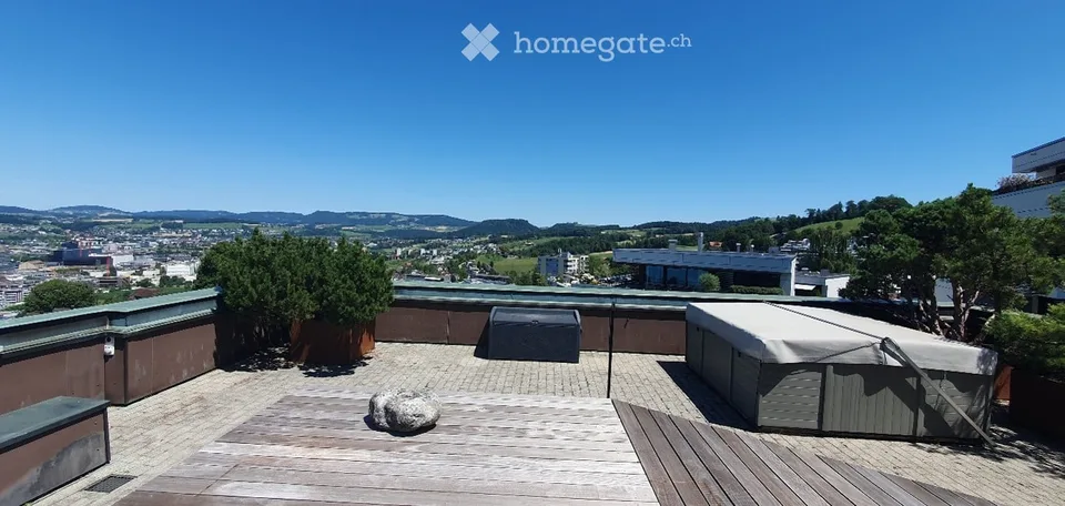Charmante 4.5-Zimmer Dachwohnung mit grosser Dachterrasse in Zug