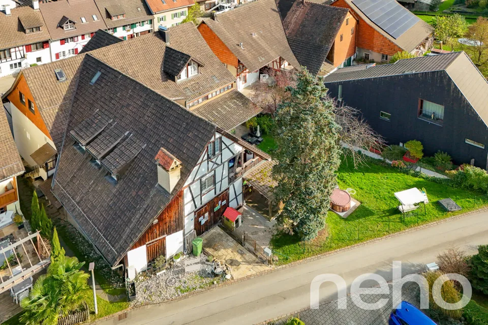 Grosszügiges und vollvermietetes Mehrfamilienhaus mit Gewerbeeinheit