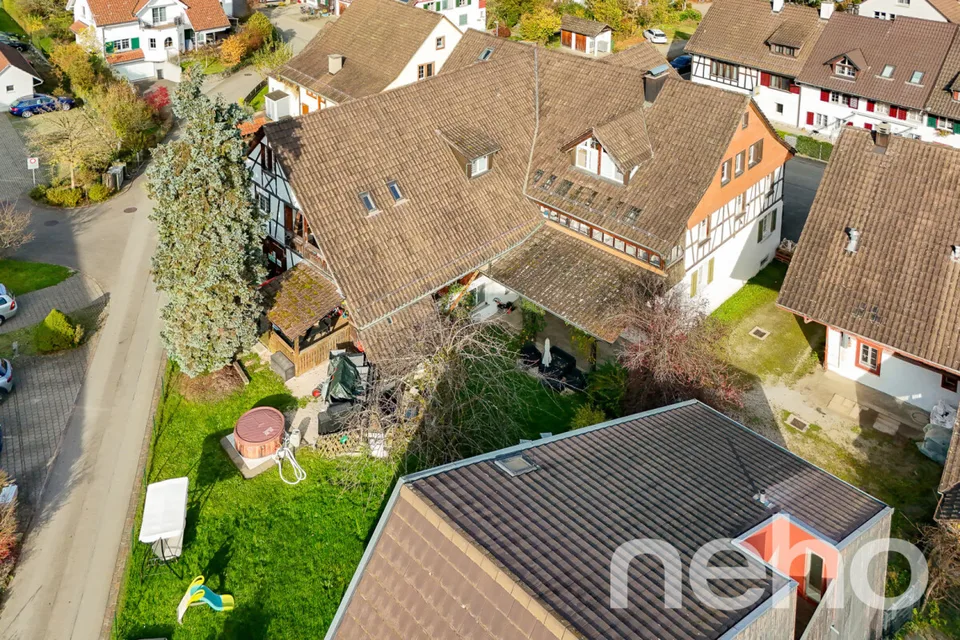 Maison spacieuse et entièrement louée avec unité commerciale