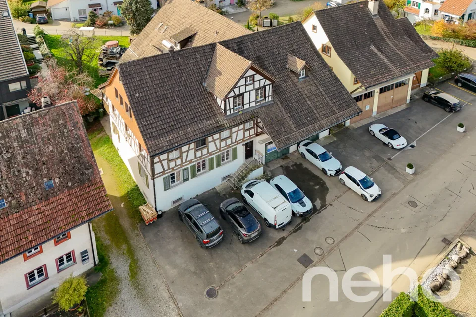Maison spacieuse et entièrement louée avec unité commerciale