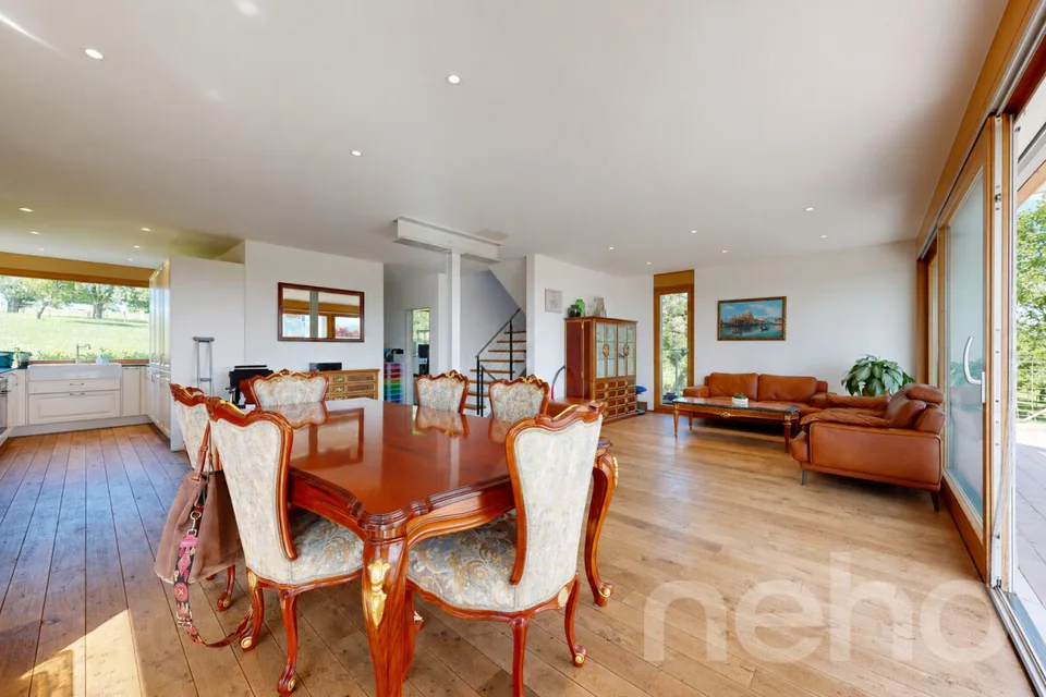 Erstklassiges 7.5-Zimmer-Einfamilienhaus mit unverbaubarer Aussicht