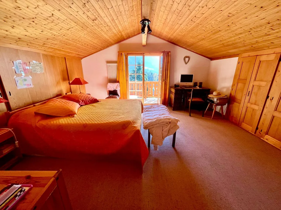 Schönes Dachgeschoß-Duplex mit 4.5 Zimmern und Parkplatz – Foto 6 von 10