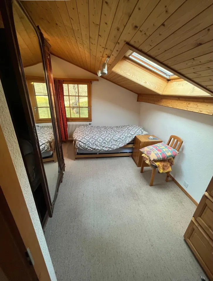 Schönes Dachgeschoß-Duplex mit 4.5 Zimmern und Parkplatz – Foto 7 von 10