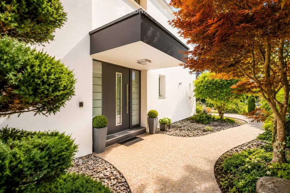 Exklusive Rheinvilla mit Pool und unverbaubarem Panoramablick