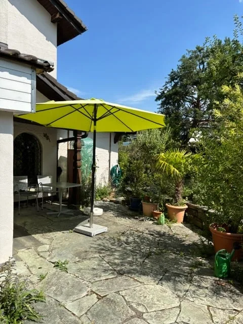 Inquilino* per affascinante casa di 4.5 locali con vista lago a Horgen (attaccato unilateralmente)