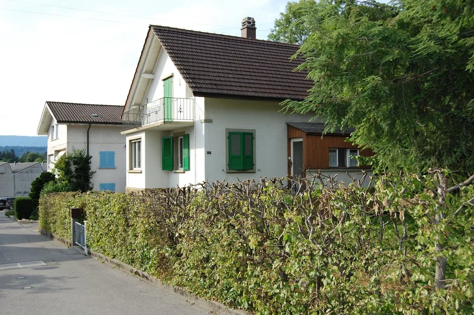 Casa unifamiliare con molto spazio, giardino, garage, casetta da giardino