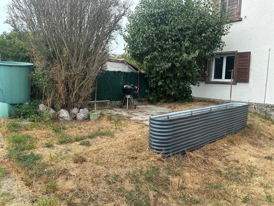 Zu vermieten renoviertes Apartment mit Garten in Mannens