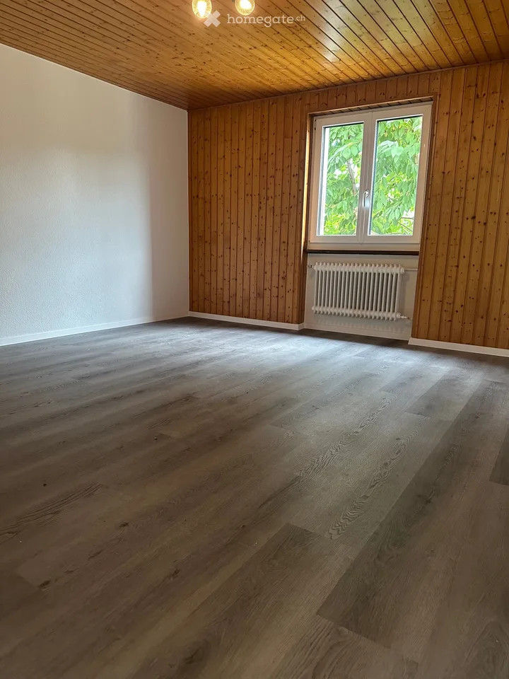 Zu vermieten renoviertes Apartment mit Garten in Mannens