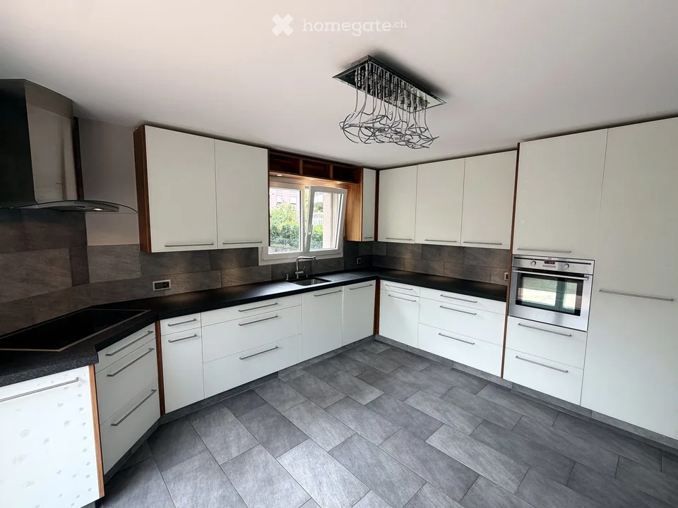 4,5 pièces meublé 105 m² - charges + box + place parc inclus