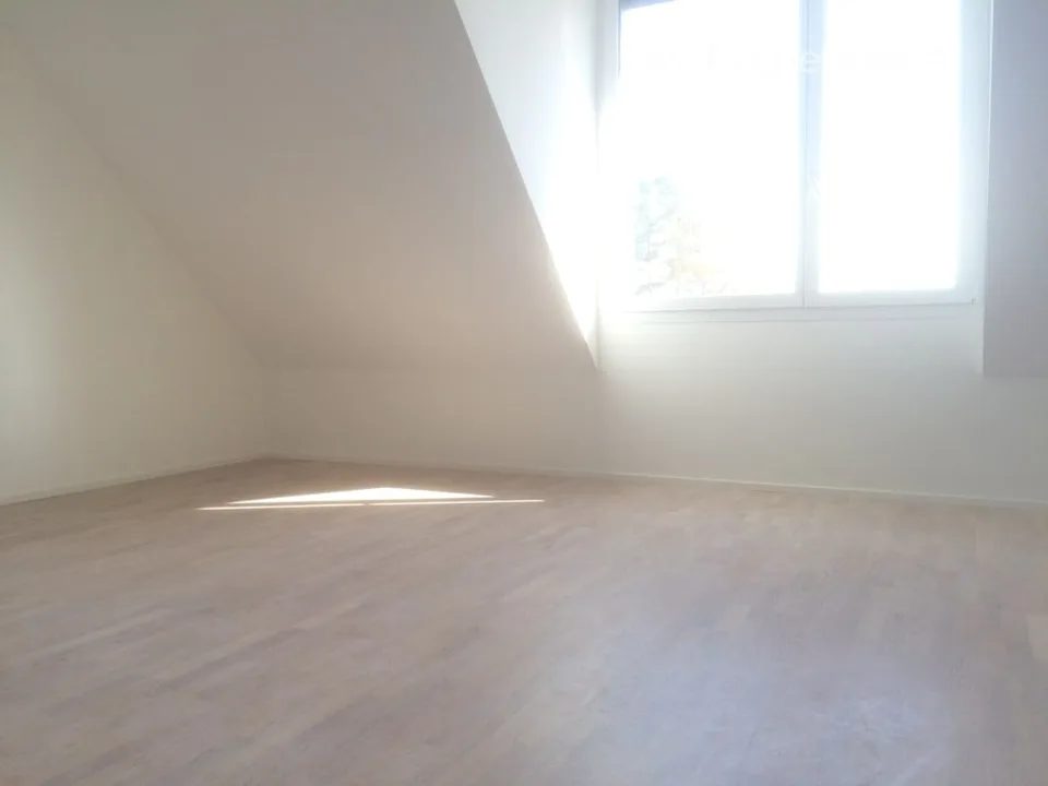 Exklusive, sonnige Maisonette-Dachwohnung - mit Fernsicht und Kühlung!