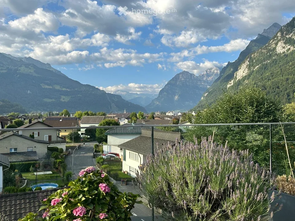 Traumhafte 4.5 Zimmer Attikawohnung mit Bergblick in Oberurnen