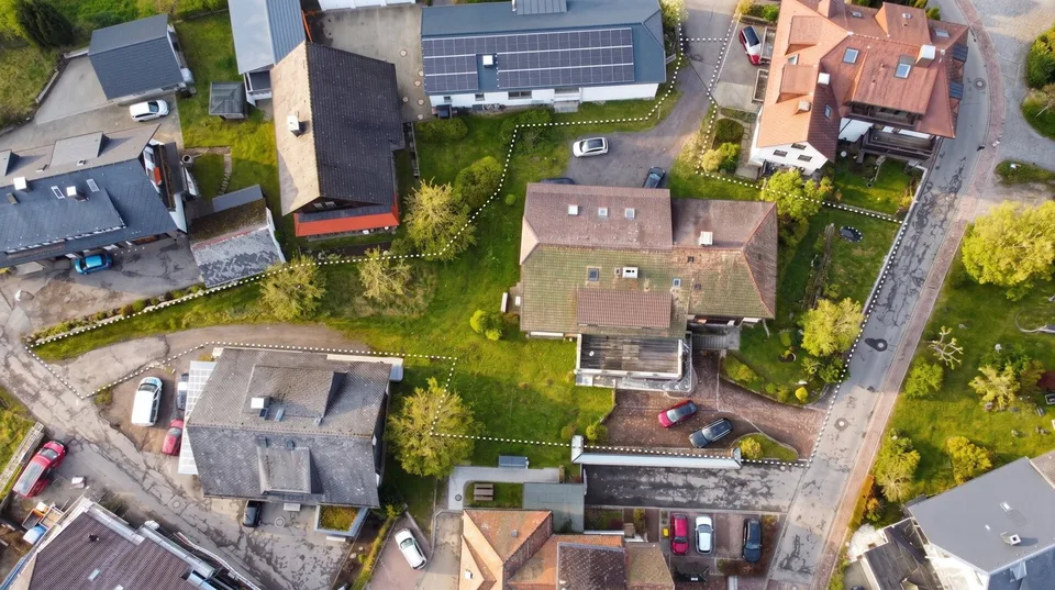 Procédure d'enchères : Maison d'habitation et de commerce à Feldberg avec construction neuve, espace commercial