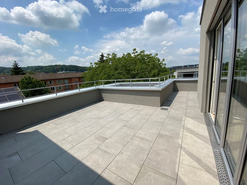Grosszügige Attika an der Albisriederstrasse, mit grosser Terrasse mit Weitsicht auf den Uetliberg