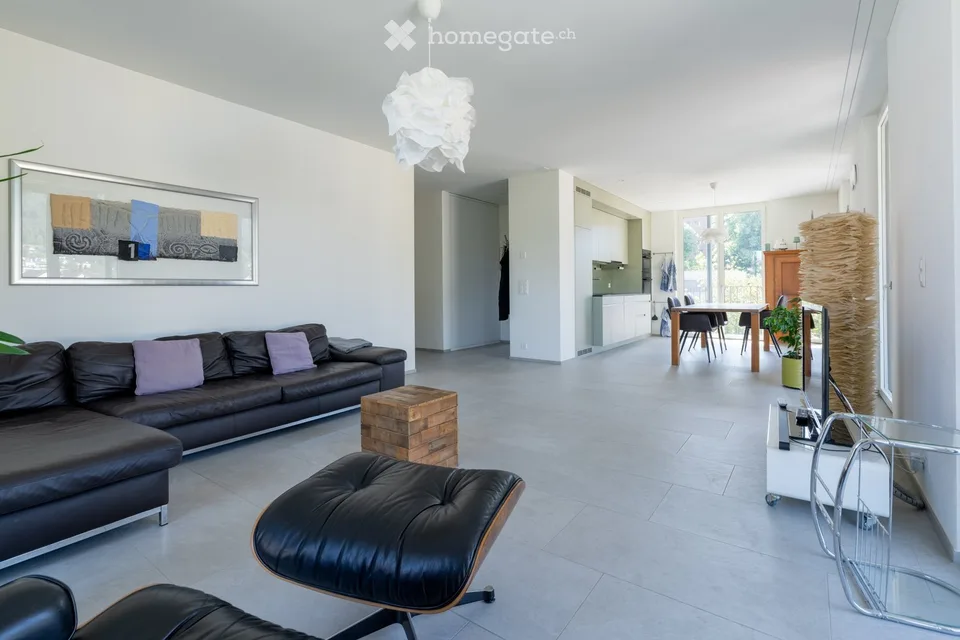 Moderne 4.5-Zimmer-Neubauwohnung, zentrale Lage, grosser Balkon