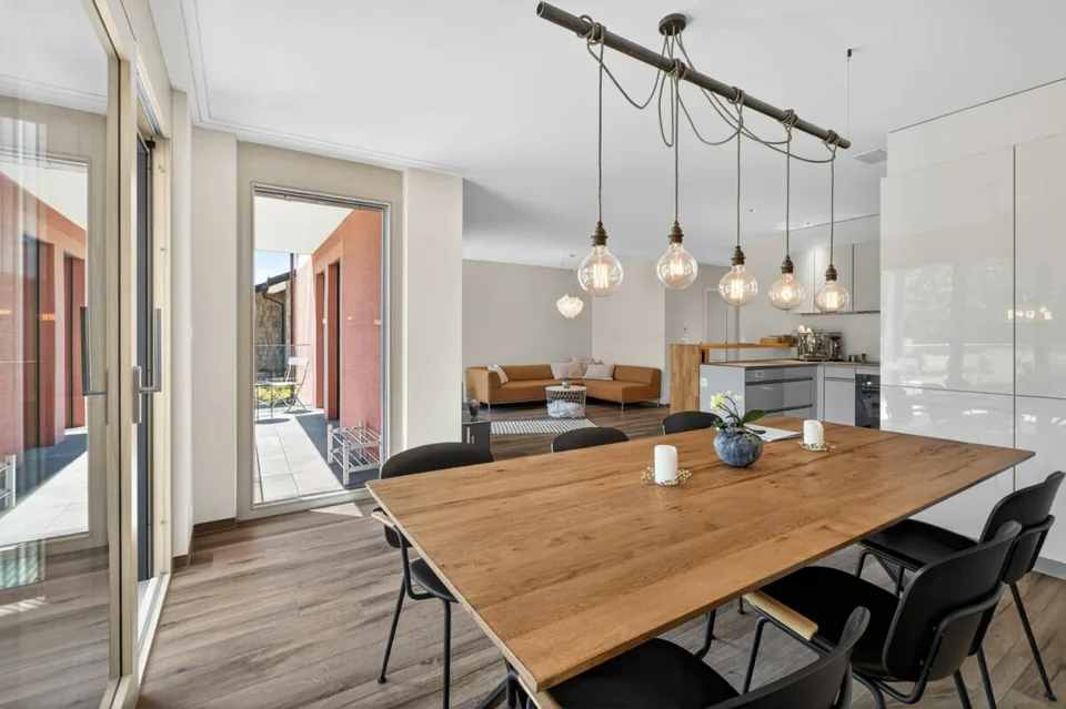 Wohnen mit Weitsicht - hochwertige 3.5-Zimmerwohnung (zweitwohnungstauglich) mit Balkon und Terrasse