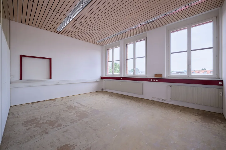 Entrepôt avec bureaux - travail efficace