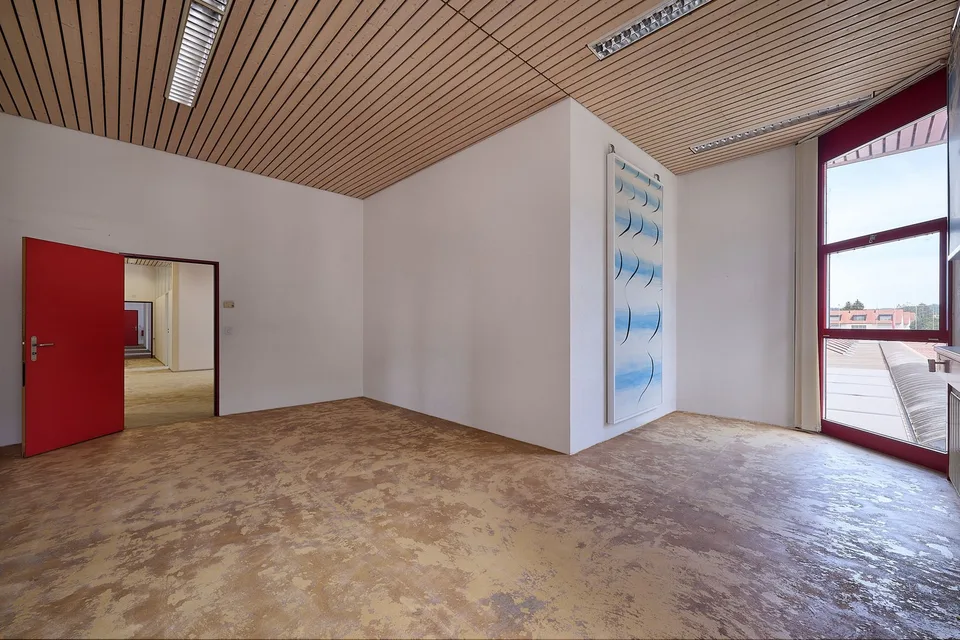 Entrepôt avec bureaux - travail efficace