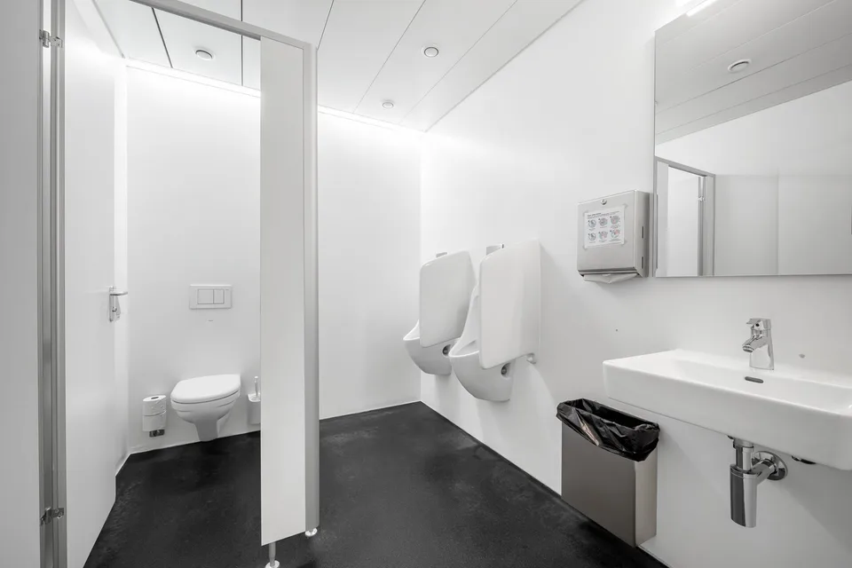 Espace commercial dans la tour St. Jakob