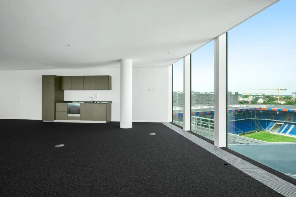 Espace commercial dans la tour St. Jakob