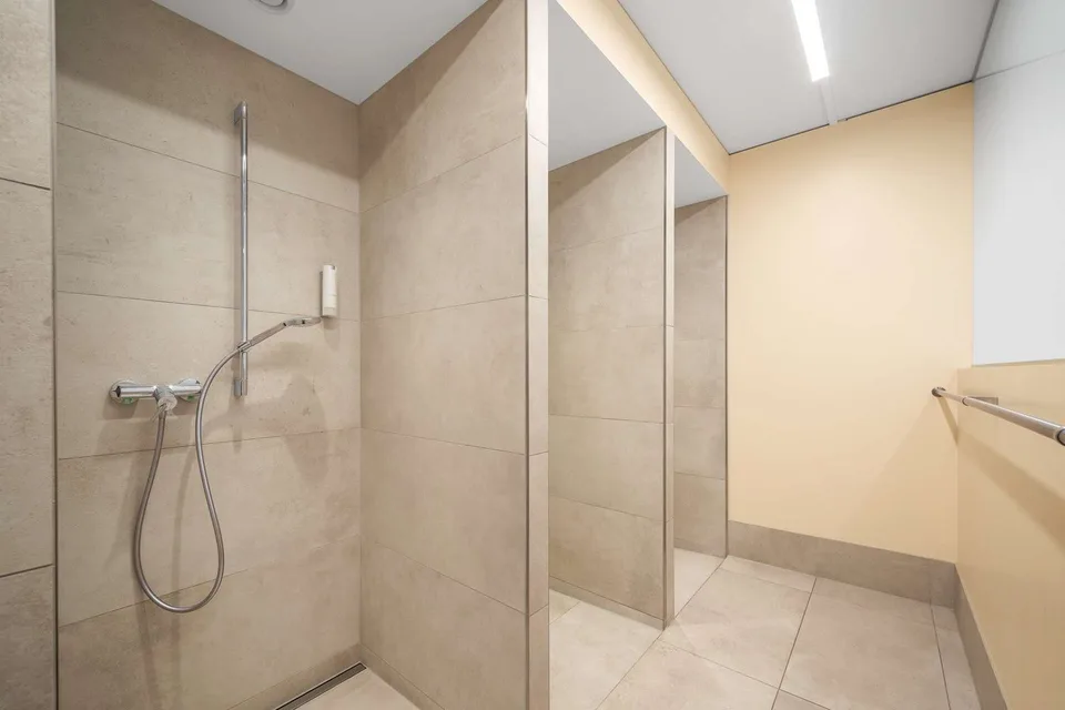 Espace commercial dans la tour St. Jakob