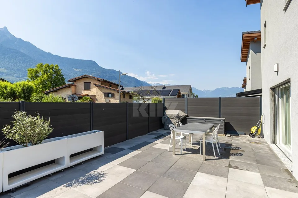 Bella villa recente con grande terrazza – foto 11 di 13
