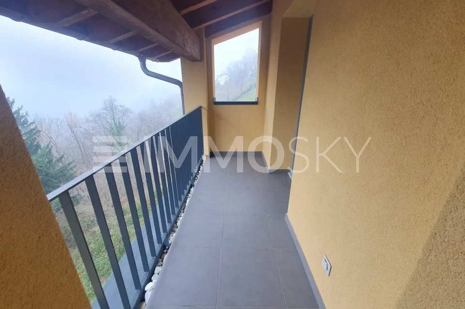 Elegante appartamento con balcone panoramico  Bruzella