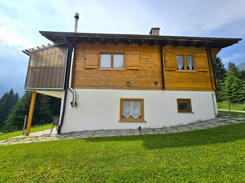 schönes Doppelchalet mit Garten und herrlicher Aussicht