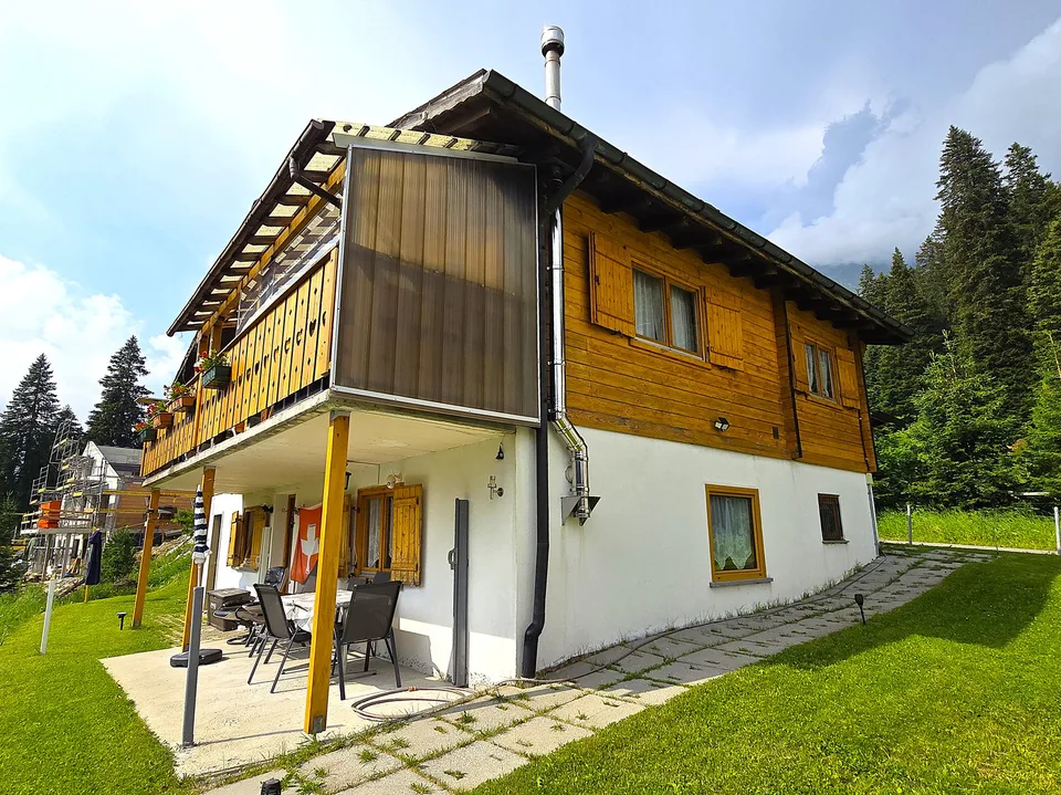 schönes Doppelchalet mit Garten und herrlicher Aussicht