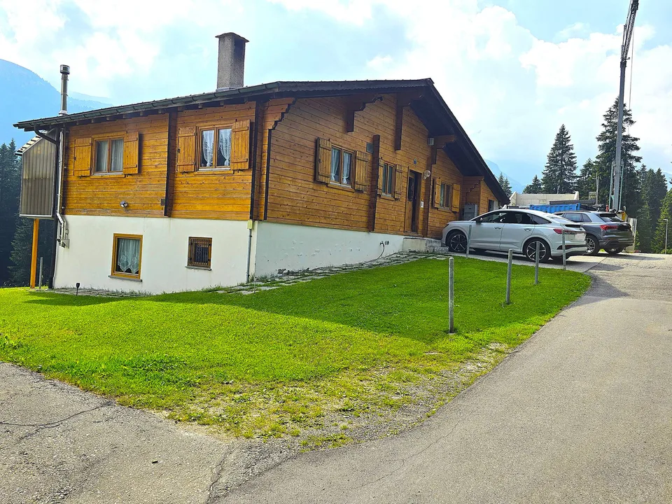 schönes Doppelchalet mit Garten und herrlicher Aussicht