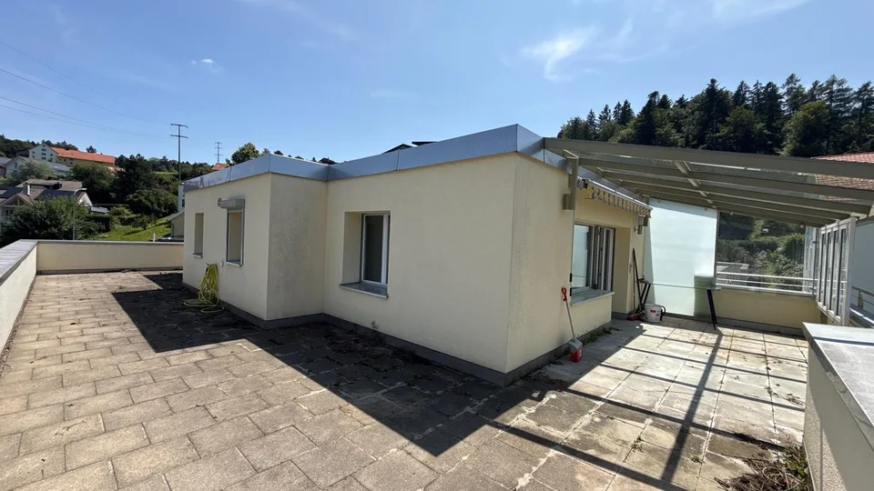Attico unico di 2½ stanze con grande terrazza e vista panoramica a Grub AR