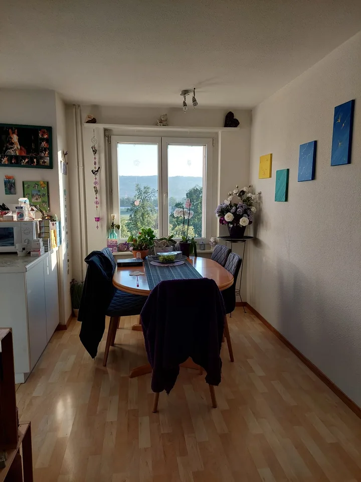 Helle 4-Zimmer-Wohnung mit Balkon und schöner Aussicht in Rothenhausen