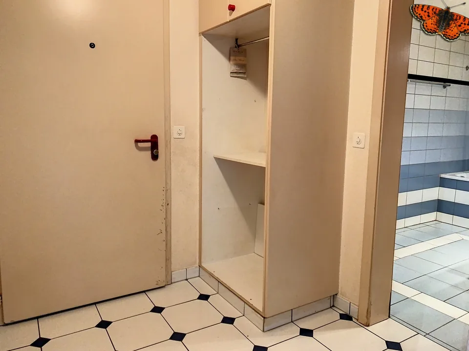 STRASSE - 2½ ZIMMER - Im Erdgeschoss!