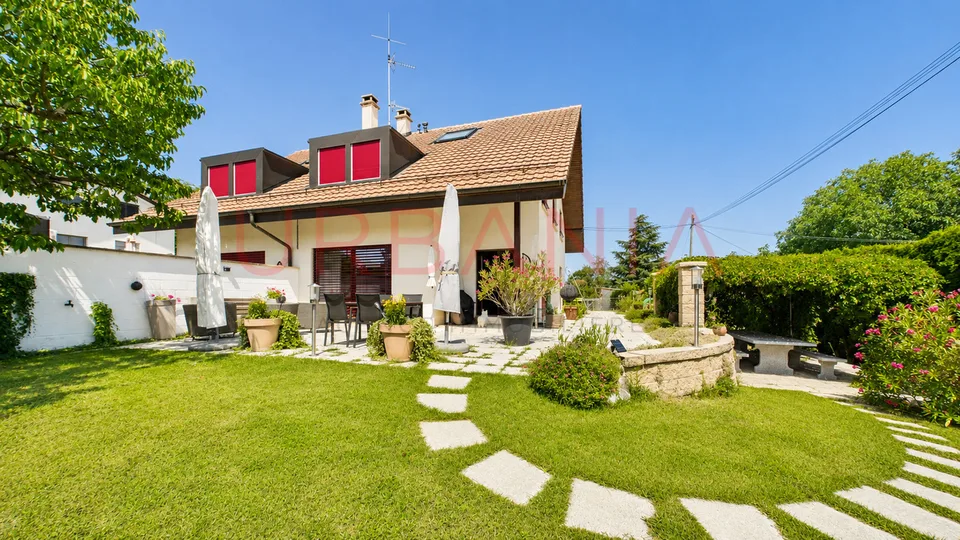 Deux magnifiques villas avec jardins privatifs - Une opportunité rare