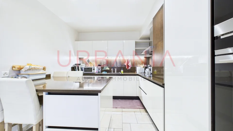 Villa individuelle rénovée avec double logement - Genthod