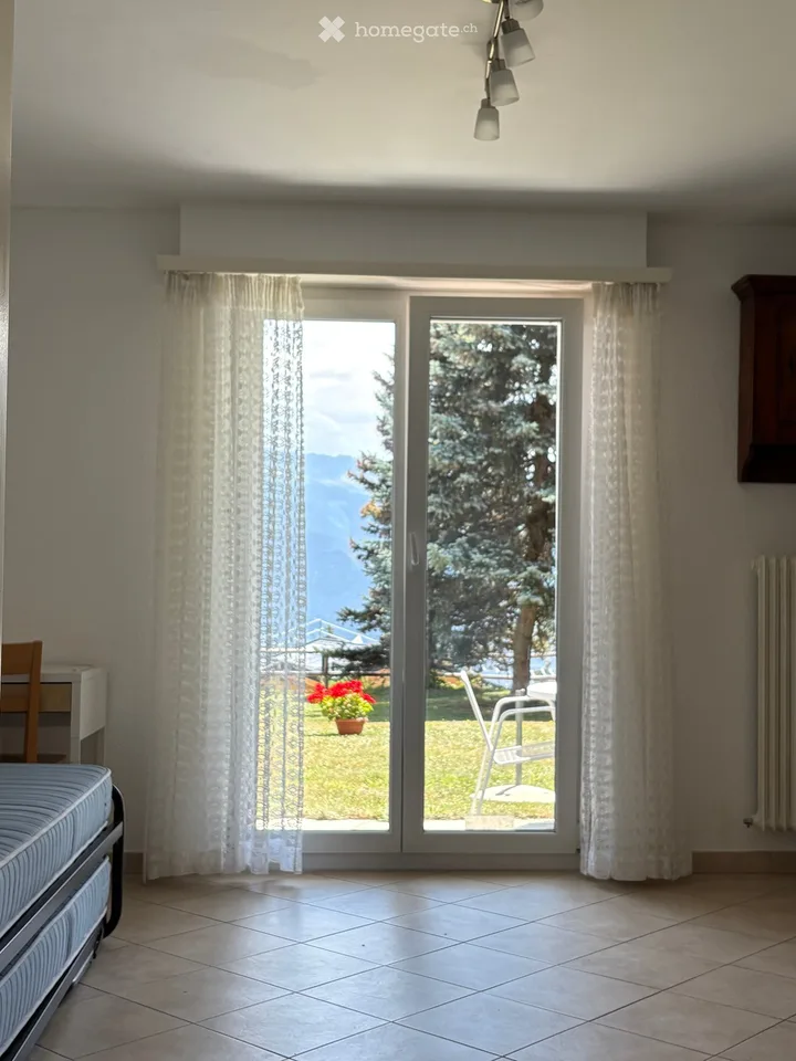 Studio entièrement rénové jardin calme à Crans-Montana