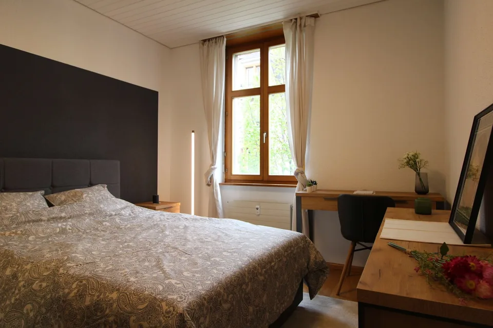 Zentral gelegene, ruhige Zimmer in der Nähe der Universitätsklinik und des Rheins