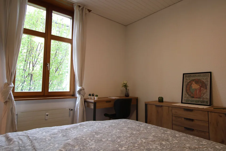 Zentral gelegene, ruhige Zimmer in der Nähe der Universitätsklinik und des Rheins